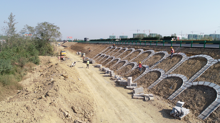 圖片三 拱形護坡施工.png 圖片三 拱形護坡施工.png