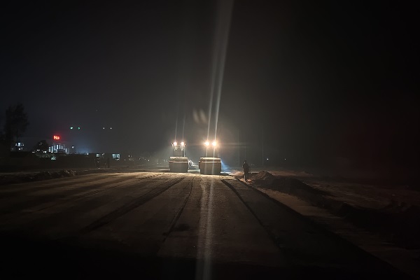 1638281836612166.jpg K6+620-K6+870全幅水穩底基層攤鋪完成.jpg